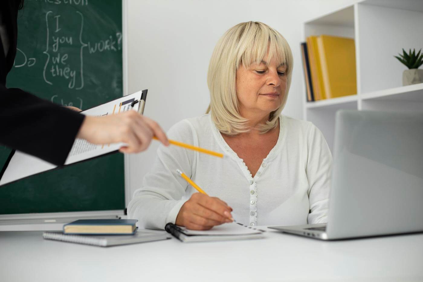 Obniżenie godzin pracy nauczycielowi krótko przed emeryturą