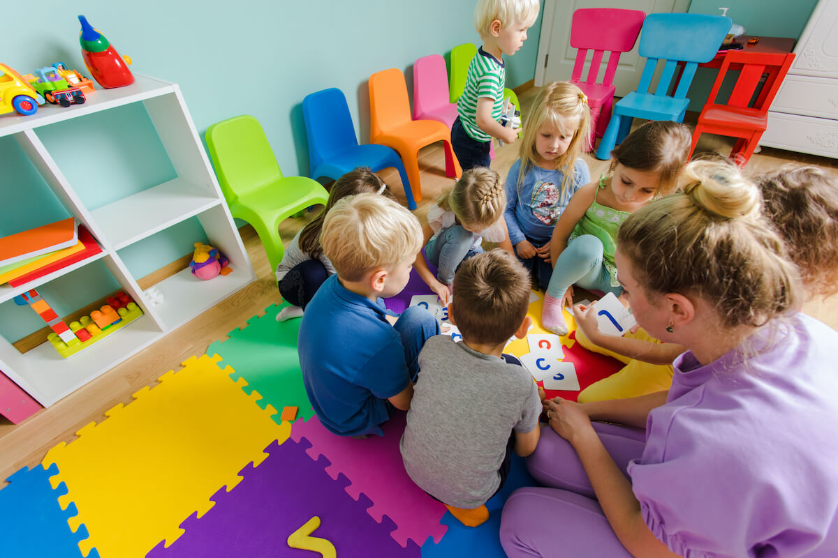 Nauczyciele przedmiotowi na dyżurach w przedszkolu, czy to zgodne z prawem?