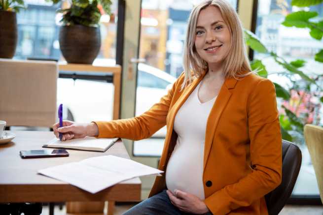 Przedłużenie umowy o pracę po porodzie