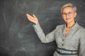 Problemy z urlopem zdrowotnym nauczyciela, jak wyjaśnić błędne obliczenia stażu pracy?