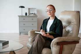 Wynagrodzenie za okres wypowiedzenia przy likwidacji oddziału, jakie prawa ma psycholog na kontrakcie?